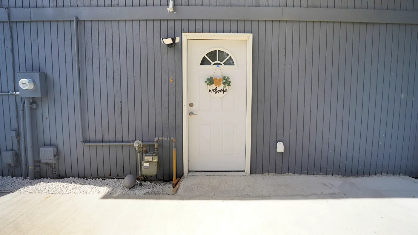 Welcome side entrance with wreath